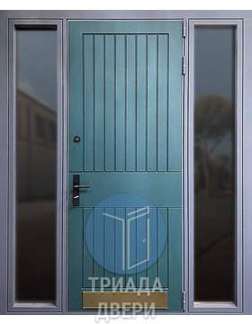 металлическая дверь в коттедж с боковыми вставками и стеклопакетом