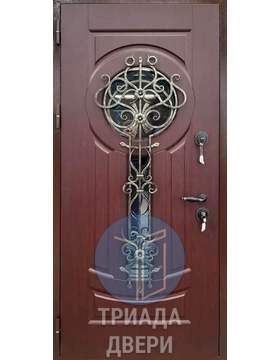 парадная дверь со стеклом и ковкой