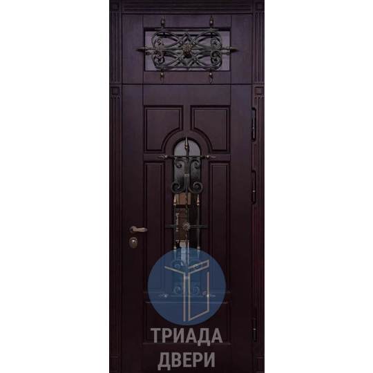 дверь с ковкой и стеклом в загородный дом